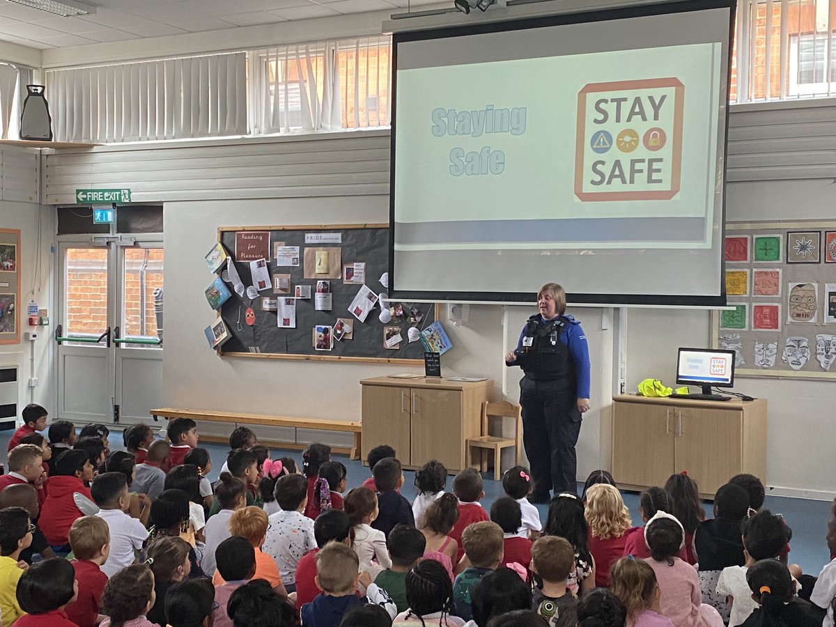 DunkirkPrimary's tweet photo. Pupils at Dunkirk Abbey Campus welcomed PCSO Lucy Oram from @RadfordRdCops today as she delivered a fantastic assembly all about Safer Strangers! Pupils learnt how to stay safe and who to ask for help in the community! What a wonderful assembly to help our children stay safe! https://t.co/sY1iNF1nCt
