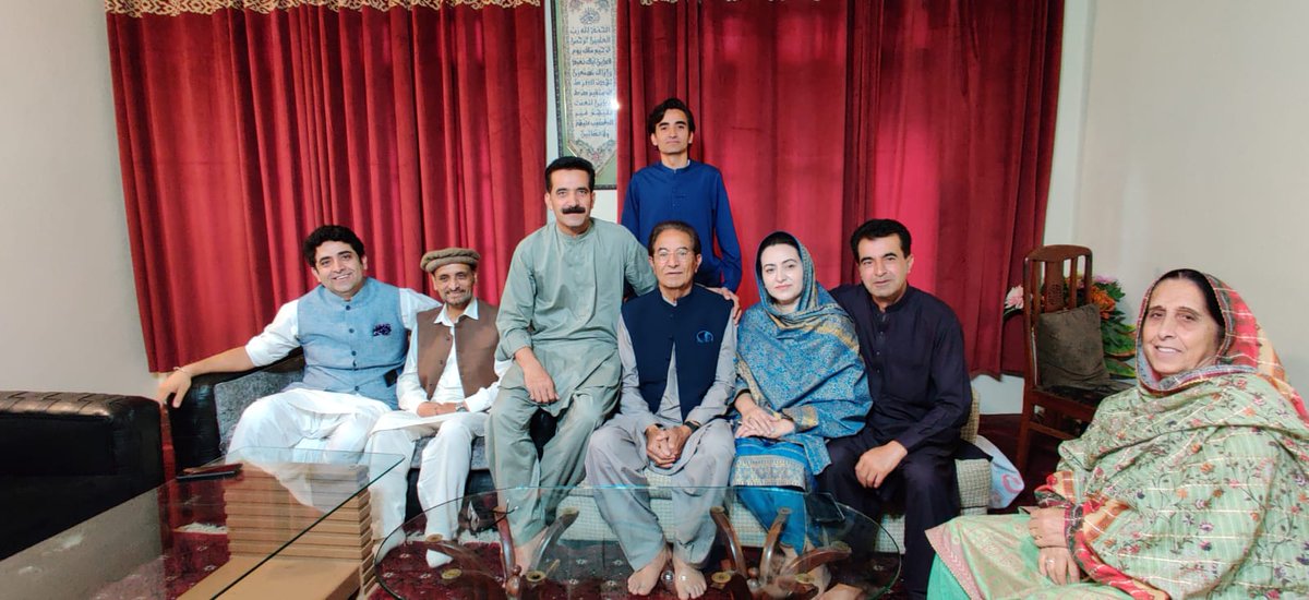 DanishSadia's tweet photo. #EidAlAdhaMubarak 
#EidCelebrations 
#Family
#Blessings https://t.co/2OqOLnK2hq