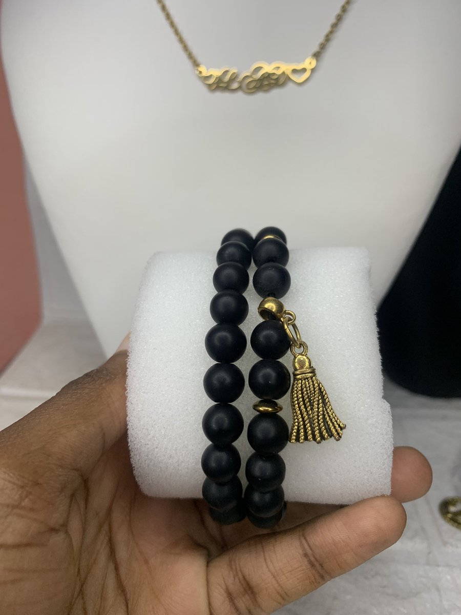 ademisoye_to's tweet photo. From the stable of the best jeweler, I present to you another beautiful bracelet set🔥🔥

Frame 1-3: 2000 naira 
Frame 4: 2500 naira 

Please RT

#OAUTwitter https://t.co/LBL7Zp9cut