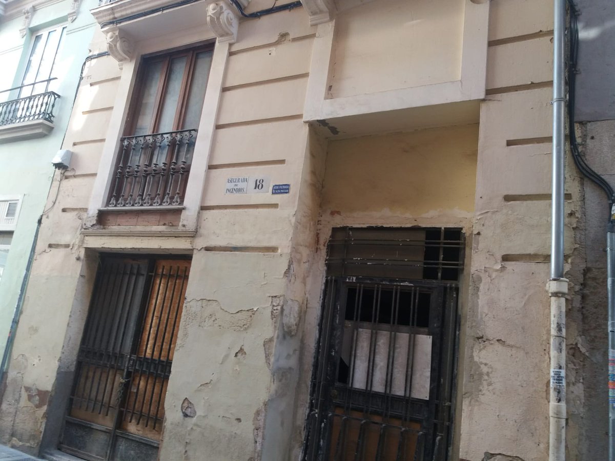 desireehato's tweet photo. Vivienda en rehabilitación integral del edificio del año 1930, en pleno centro #VALENCIA , al lado de Pz de la Reina, pz Sant Bult y los jardines del rio Turia. La vivienda está en una 2ª con ascensor, se vende con planos y proyecto de la reforma. VENDIDO. #Valencia #realestate https://t.co/Bt39eQ2MJg
