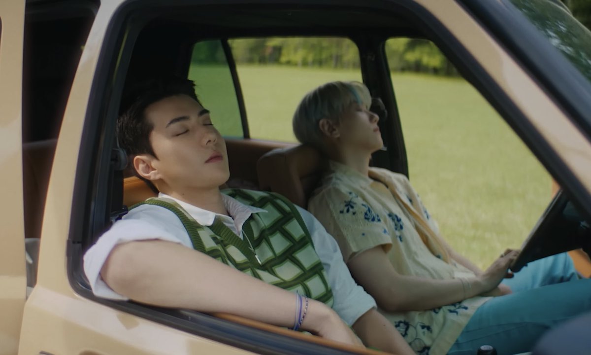 IM SCREAMING SEBAEK 😭😭😭😭😭😭