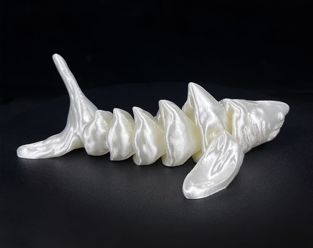 Rattle shark printed in sunlu silk pla white 
Model available on @Cults3D 
cults3d.com/:1293841
🪇🪇🪇
