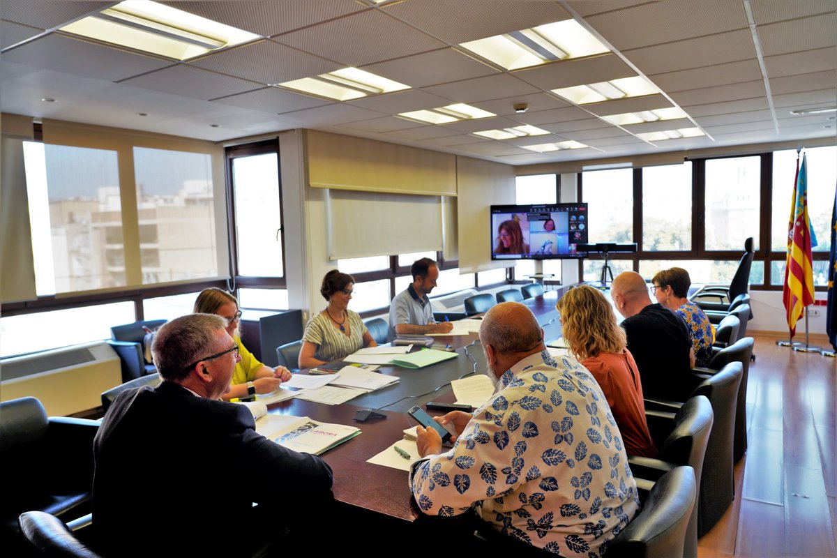 👥Hui s'ha reunit el Consell General de #LABORA➡️
Servei Valencià d'#Ocupació, sindicats i empreses.

🤝Hem aprovat:

📈Els comptes anuals i 
📝Memòria d'activitat de 2022

#ConstruintFutur #AgentsSocials #TreballemJunts🙌🏽#SomLabora