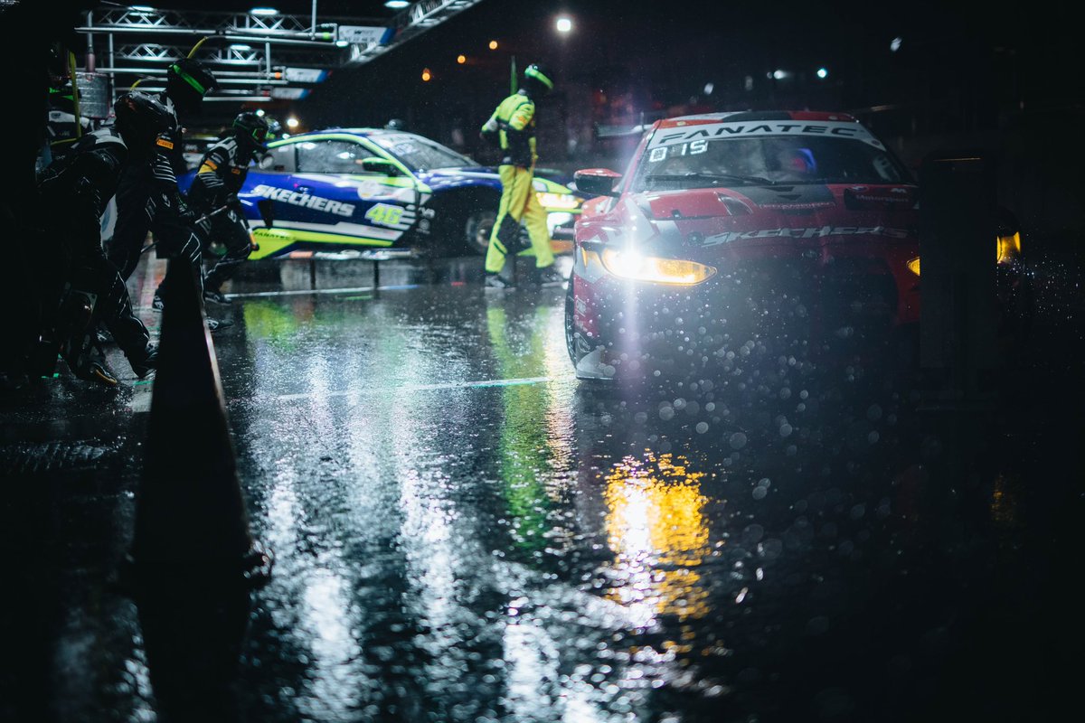 Today ⛅️ vs last night ☔️ Quali chaos to Superpole success. Kelvin and the #17 crew triumphed amidst the challenging conditions last night to make it into today’s Superpole. Unfortunately the unpredictable weather was unforgiving to Sheldon who will start from P22 this year.