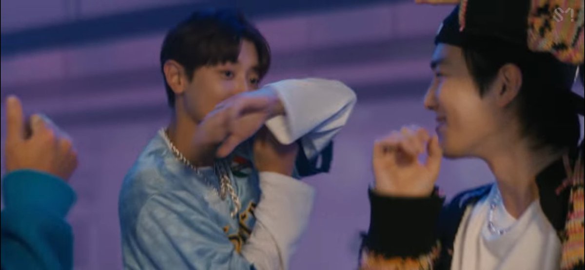 hundred_Hyun_L's tweet photo. دقیقا همین جا 
سر رقص کیوت چانیول و سوهو و سهون 
از همین جا زدم زیر گریه 
خیلی قشنگ بود زبانم قاصره 😭😭
#HearMeOutbyEXO 
#EXO_HearMeOut
@weareoneEXO 
@B_hundred_Hyun @layzhang https://t.co/5hw3V9p00a