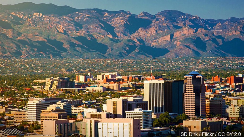 emsuniversity's tweet photo. Tucsonans gather to remember first responders lost in line of duty.

➡️ https://t.co/plZt4EmzWo

#first_responders #remember #TUCSON #EMS #honored #National_EMS https://t.co/TtI8qy9YDz