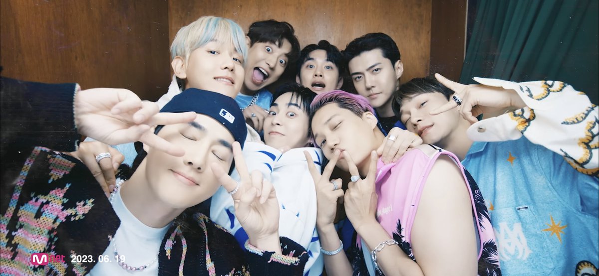 oshcuddles's tweet image. i love you so much, my exo 🤍