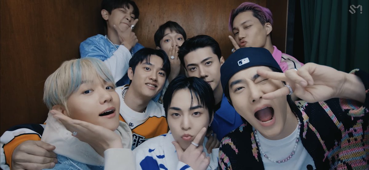 oshcuddles's tweet image. i love you so much, my exo 🤍