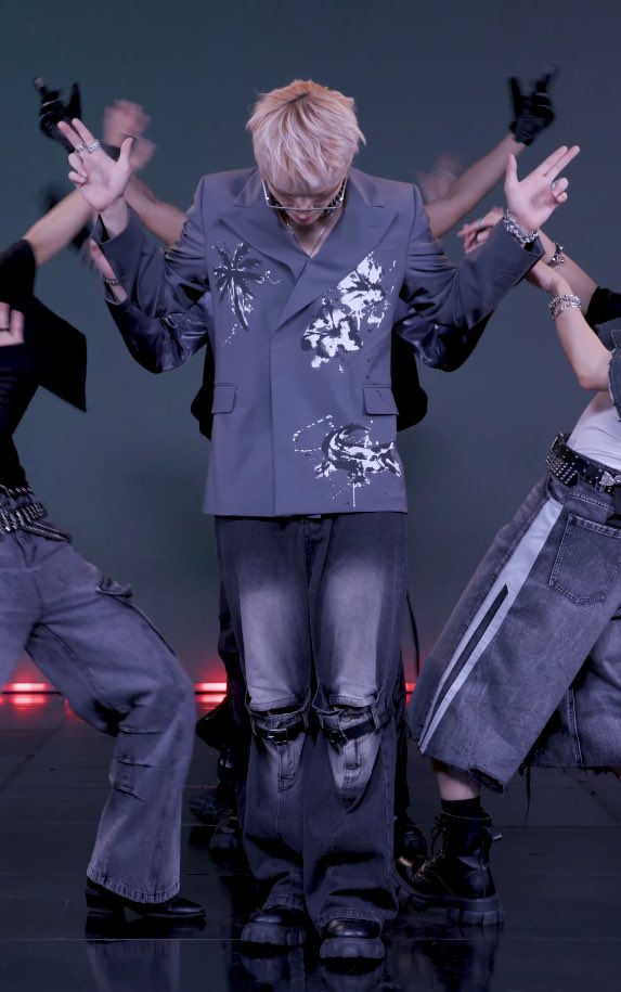 어
    느새
부터

케이팝
은
   안
      멋(The Real)
          져