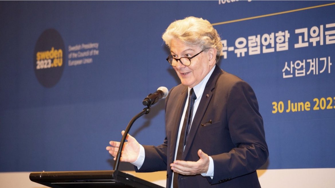 SwedeninKR's tweet photo. 박윤규 과기부 2차관, 티에리 브르통 EU 내수시장 집행위원, 조현우 국제안보대사 및 칼 프레드릭 베테르마르크 스웨덴총리실 사이버안보실장의 개회 및 기조 연설과 함께 한국-EU 고위급 사이바안보 컨퍼런스가 개최되었습니다🎉 #cybersecurity @ThierryBreton @withmsit @mofa_kr @figge https://t.co/NzgwVumW1a