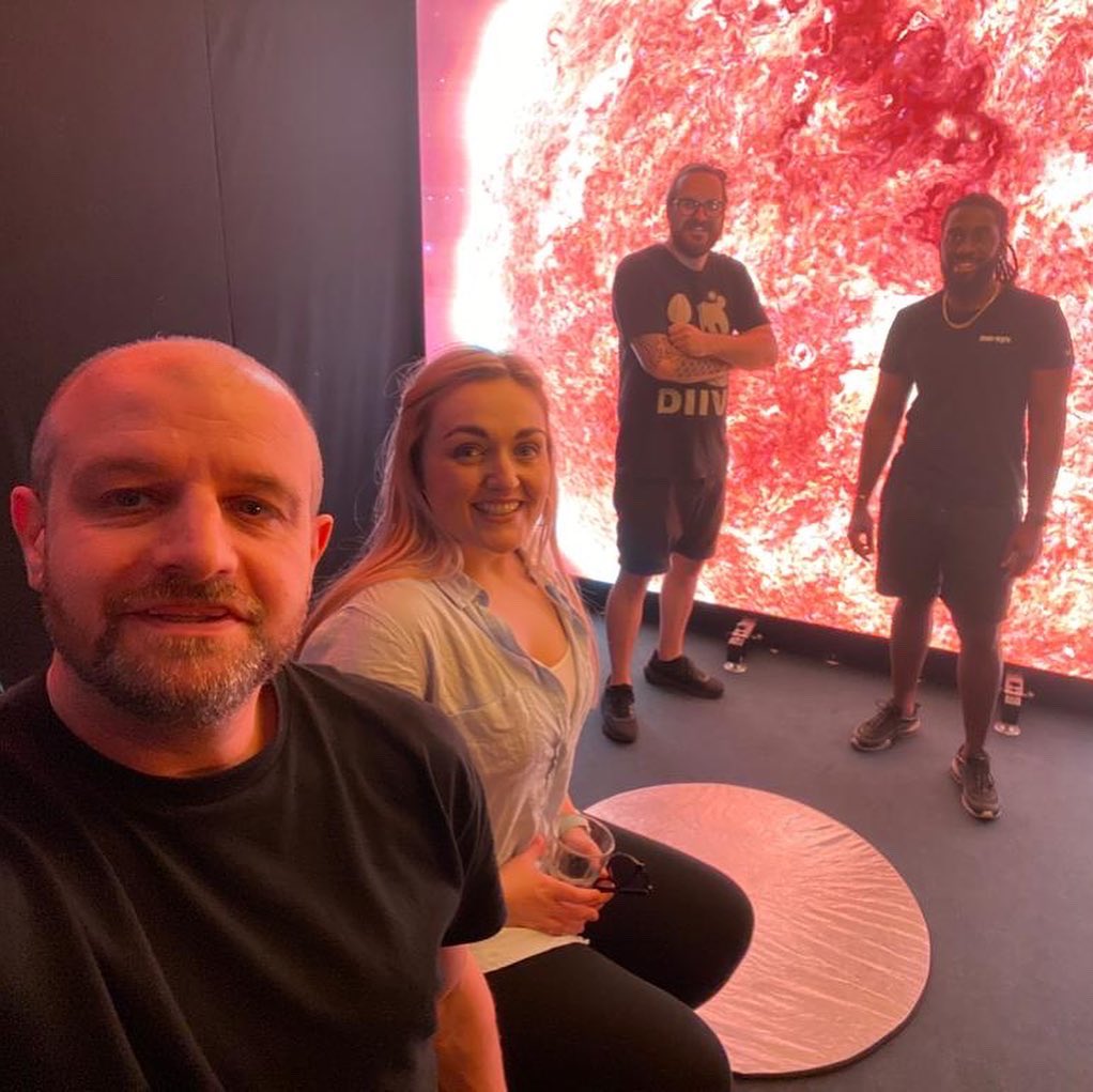 Vix93's tweet photo. Buzzing for our next #shortfilm after this super fun #testshoot 

Going to be a #virtualproduction dream catching rays off an #ledwall with a lovely talented team including my own ray of sunshine @EditAnimal ☀️

#scifi #scifishortfilm #actor #filmmaking https://t.co/vndAsKvzL2