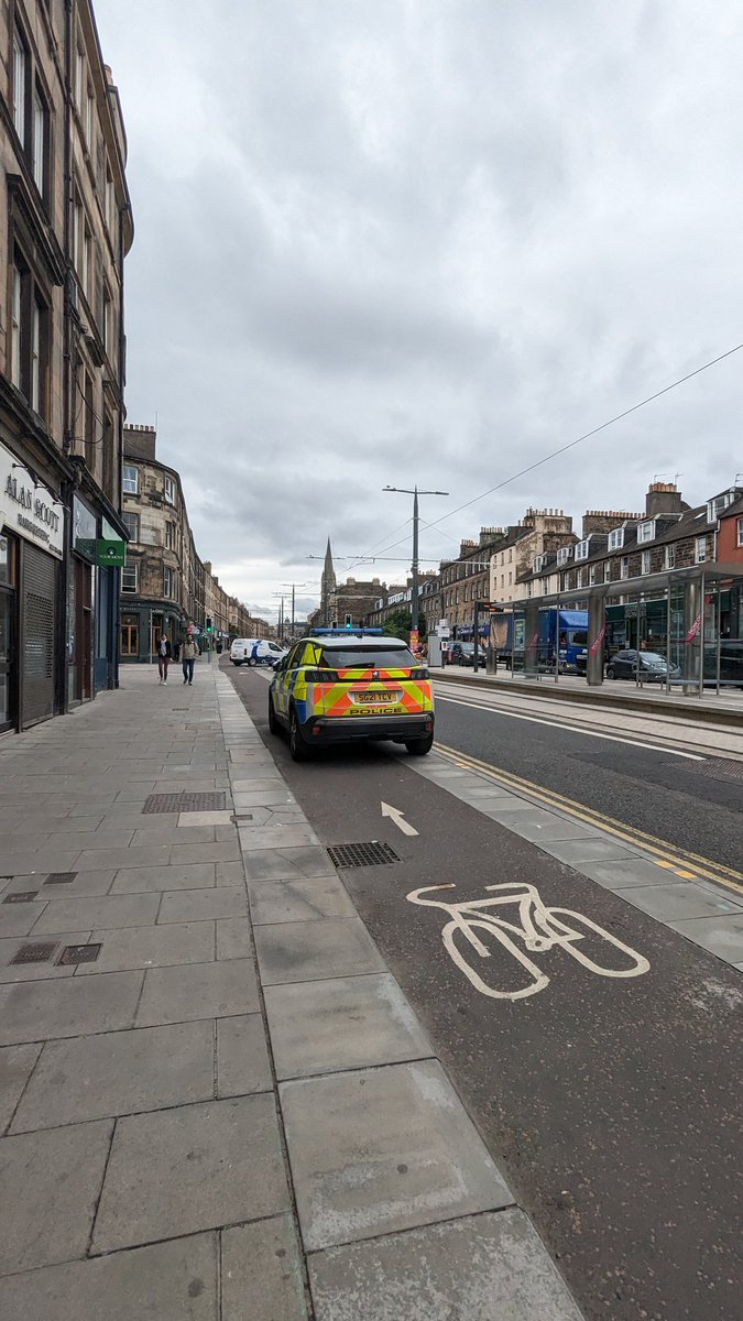 edtiss's tweet image. Sometimes do feel like a second class citizen. Why not block the road instead?