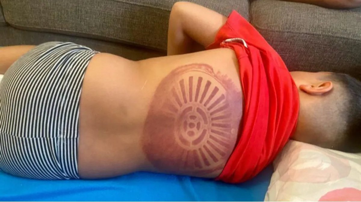 Buenos días #OjoPequeAgüeros 
Cada año, desde que comenzó esta campaña, compartimos noticias relacionadas con ahogamientos infantiles por atrapamiento con sumideros de depuradoras en piscinas.
Como es costumbre, prevenimos con la educación/información 
Así que 🧵 va.