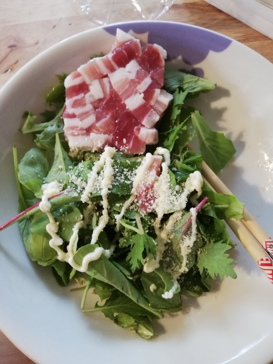 間食
昼飯の鶏皮と麻婆ナス丼残り

パンチェッタと葉っぱ https://t.co/GYyLGSYHBd