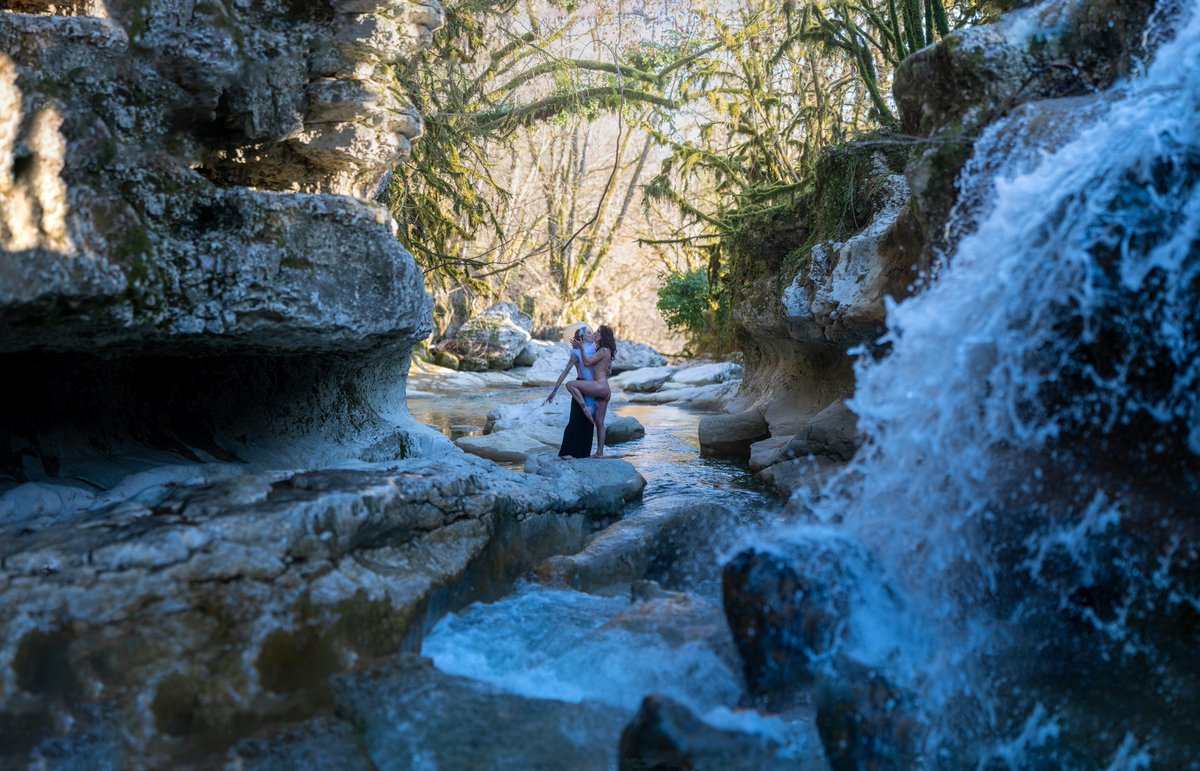 Thanh's tweet photo. Cette photo est enfin publiable, il fallait juste attendre 1 an et l'arrivée de l'IA dans Photoshop.
#photoshop #brenizer #landscapenude https://t.co/LtmdqM8Jhl