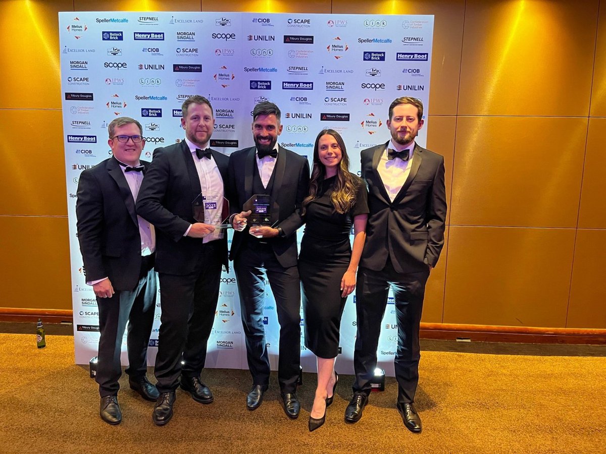 WE WON! Ravensdale Infant & Nursery School WON Project of the Year & was highly commended in the MMC category at last night's @cemidlands #Awards. Well done to everyone involved in the delivery of Ravensdale 👏 lungfish-architects.co.uk/portfolio/rave… @morgansindallc #TeamSCAPE