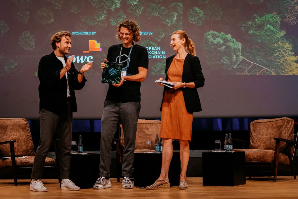 Blockchance_'s tweet image. That&apos;s it for this year&apos;s BLOCKCHANCE Awards 🤩

Thank you for closing yesterday and congratulations to the 6 winners of the evening:

🏆 @zerolabsx, @BlockBrainAI, @walt_id, Crypto Carbon Ratings Institute, @bitsCrunch, @21financeAG