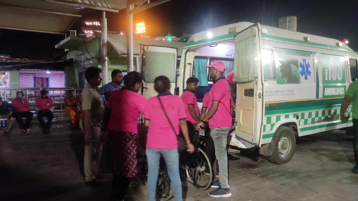 Aapada Mitra volunteers of Puri, Khordha and Jajpur district rendered service during  Bahuda Yatra and Suna Besha at Puri, Odisha. @Puri_Official <a href="/osdmaodisha/">OSDMA Odisha</a> <a href="/osdma/">Odisha State Disaster Management Authority</a> <a href="/SRC_Odisha/">SRC, Govt of Odisha</a> <a href="/ndmaindia/">NDMA India | राष्ट्रीय आपदा प्रबंधन प्राधिकरण 🇮🇳</a>