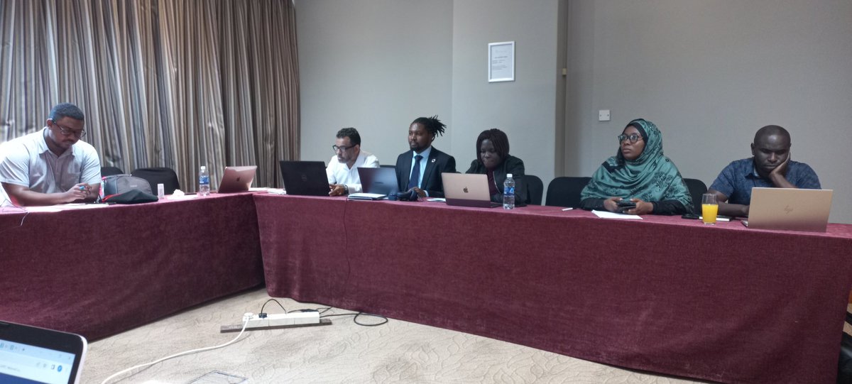 COMESA_GPS's tweet photo. Day4: E.V.W
Experts have been grouped into two. The #Islands cluster group is tasked to identify the climate change, peace and security Nexus, and the inverse relationship via the following themes: #BlueEconomy, #HumanSecurity, #SocioEconsDev't & gov'nance, #ResilienceStrategy https://t.co/GesumJ7a0y
