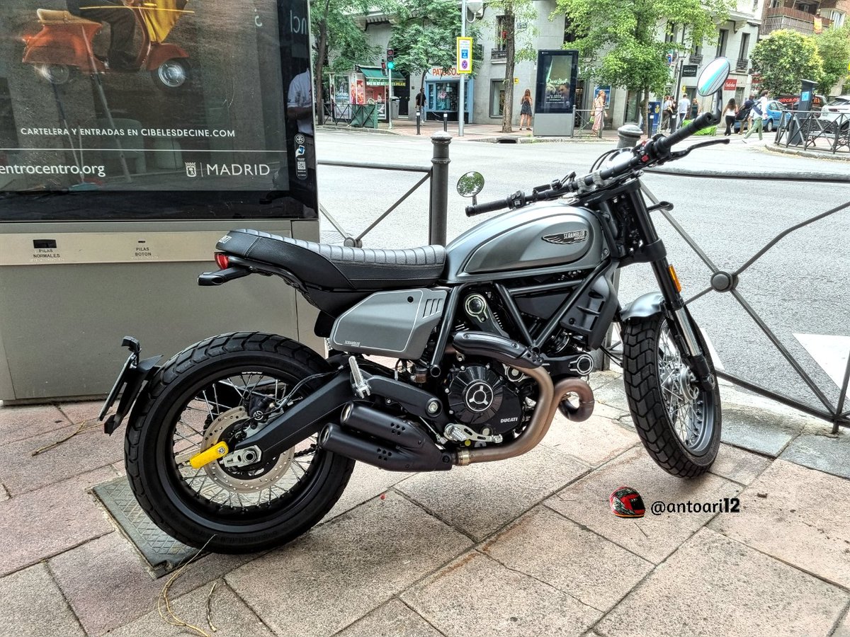 antoari12's tweet photo. Motos en la calle-179 #2023veranoMadrid 🌞 Bikes on the street-179 #2023summerMadrid ☀️ #Scramber #DucatiScrambler #Ducati #Ducatibikes #Ducati4life #Ducatipeople
#Ducatisti #Ducaticatife
#Ducatipower #Ducatiworld
#Desmo #Desmodromico
#Desmodue #Dryclutch #Ducatipassion https://t.co/XTddTUGHi7