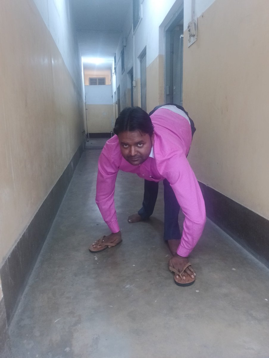 महाशय्  <a href="/HemantSorenJMM/">Hemant Soren</a> <a href="/dropatimurmu1/">द्रोपती मुर्मू</a> मैं चंदन कुमार  झारखंड हजारीबाग से हूं।मेरा चयन टीजीटी शिक्षक में बोकारो जिला में हुआ है। मैं दोनों पैरों से दिव्यांग हूं इसलिए बोकारो जिला में बहुत परेशानी हो रही है। श्रीमान मुझे गृह जिला हजारीबाग में नियुक्त करने की कृपा करें। प्रणाम