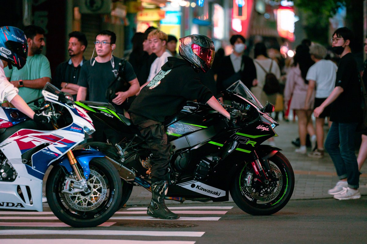 xrqi_11's tweet photo. バイク乗ってる時"だけ"イケてる https://t.co/gcEGhEmXgx