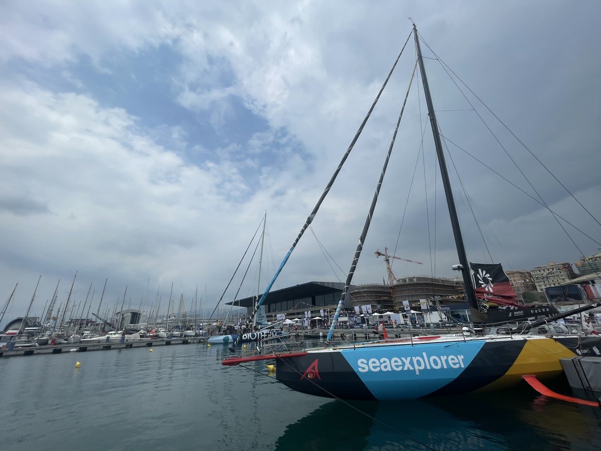 A big thank you to our colleagues @theoceanrace for our onboard tour to better understand scientific monitoring undertaken by partners⛵️🧪💻🧑‍🔬#OceanDataWeek proves a fascinating insight into research, science & data sharing - monitoring tools transferable to #aquaculture too!
