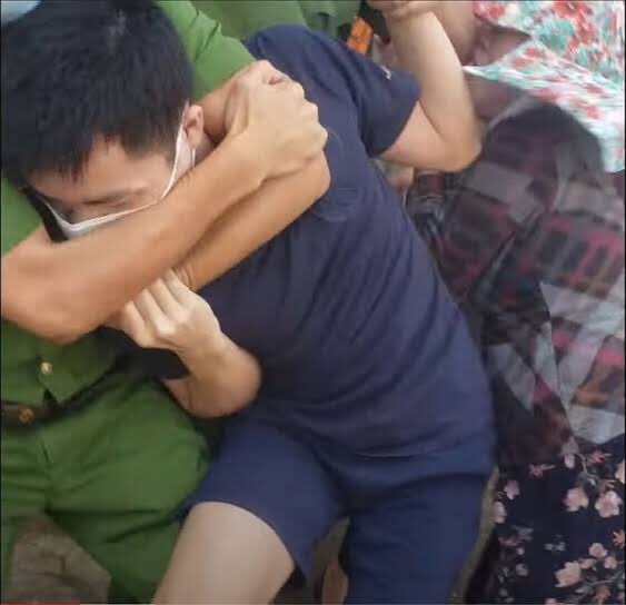 NungQuangsinh's tweet photo. …trường hợp trộm cắp, bắn chết vật nuôi, một sinh kế của dân thời nhà nước cộng sản Việt Nam sẽ xử sự như thế nào(?). https://t.co/m6X8UEVzum