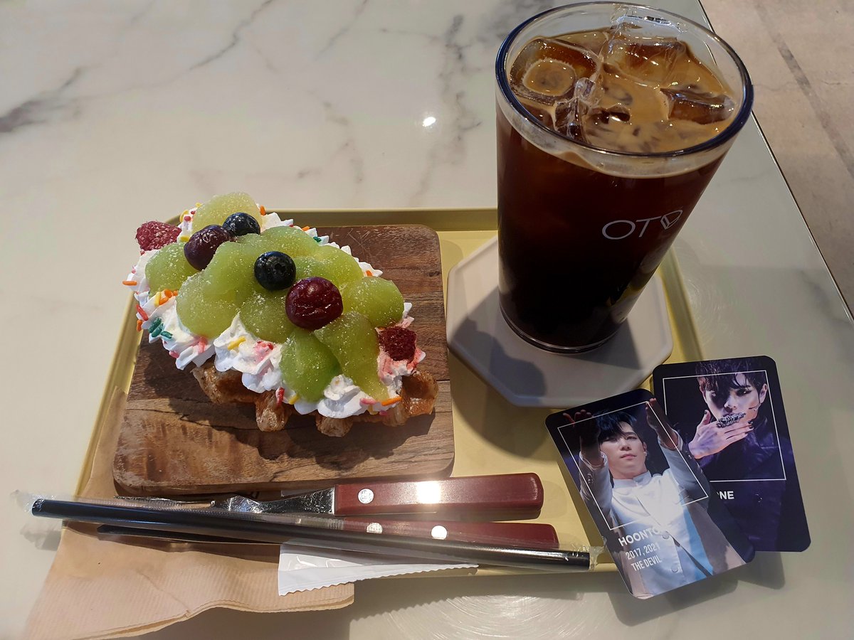 ojik_Hong's tweet photo. #14년_열심히했고_결과가좋았__써
#HOONTONE_2023
#always_Hoonjeong

카페 넘 예쁘다 ㅠㅠㅠ🥹🥹
데뷔 14주년 축하드립니다 !!! 🥳🎉 https://t.co/iht0NRFIS7