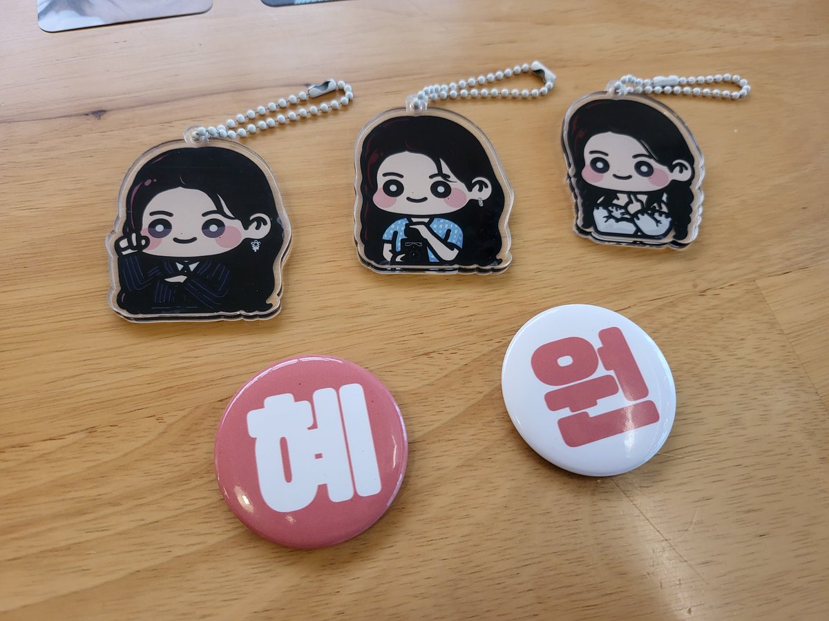 no1mmsky's tweet photo. 럭키드로우 실물 공개합니다.

앞서 공개한 모든 품목이 준비되었습니다.

많은 참여와 관심 부탁 드려요~~~

7,8,9일 3일간 진행합니다.

9일에는 선착순 20분께 럭드 1회 제공 합니다.

영수증 지참하셔서 스텝석으로 와주세요.

혜원이 오면 혜원이 한정 럭드 무료....응?

#그해_여름_너를만나다 https://t.co/ThsjZSPwxD