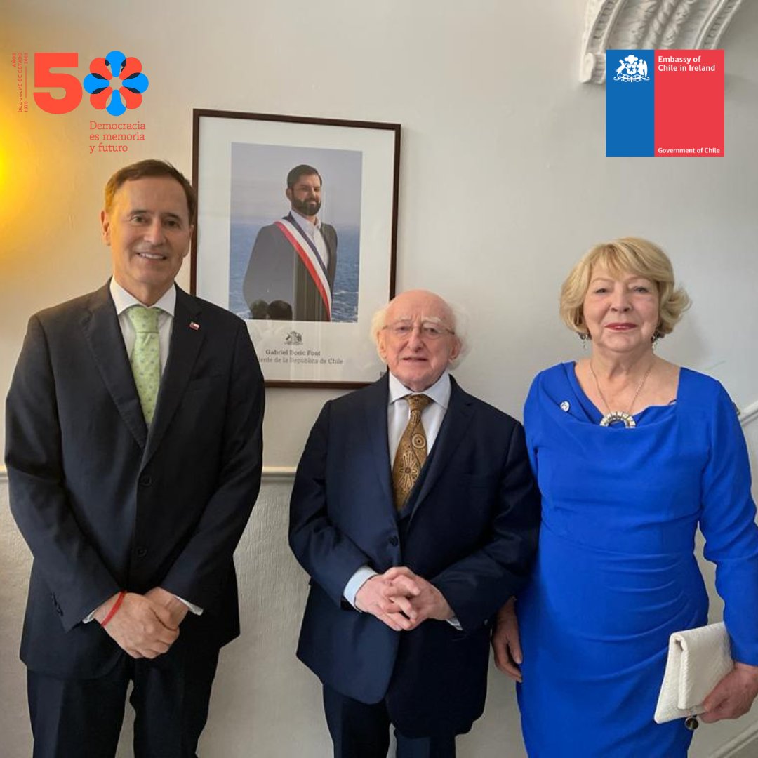 The President of Ireland Michael D. Higgins and the Ambassador of Chile in Ireland led an award ceremony for the humanitarian work in Chile in the context of the commemoration of the 50th anniversary of the coup d'état. 
🇨🇱 tinyurl.com/yc7vnje3
🇮🇪 tinyurl.com/5n8hwkan