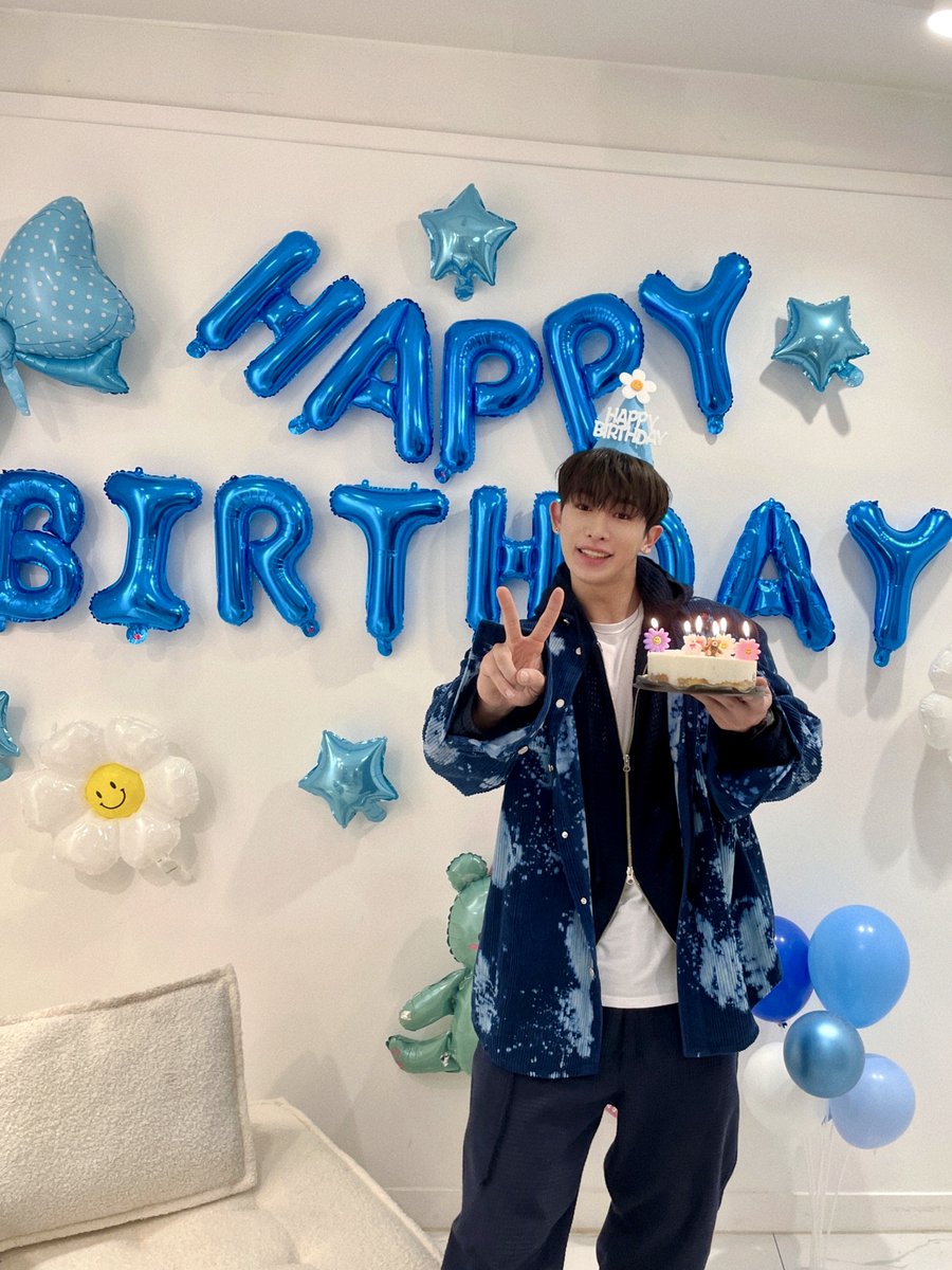 official__wonho's tweet photo. 우리 위니 제가 항상 사랑하는 거 알죠?
다시 한번 생일 축하해요🎉
행복한 주말 보내기💙 원호 소원!!

#원호 #WONHO https://t.co/HBY5zA1JSz
