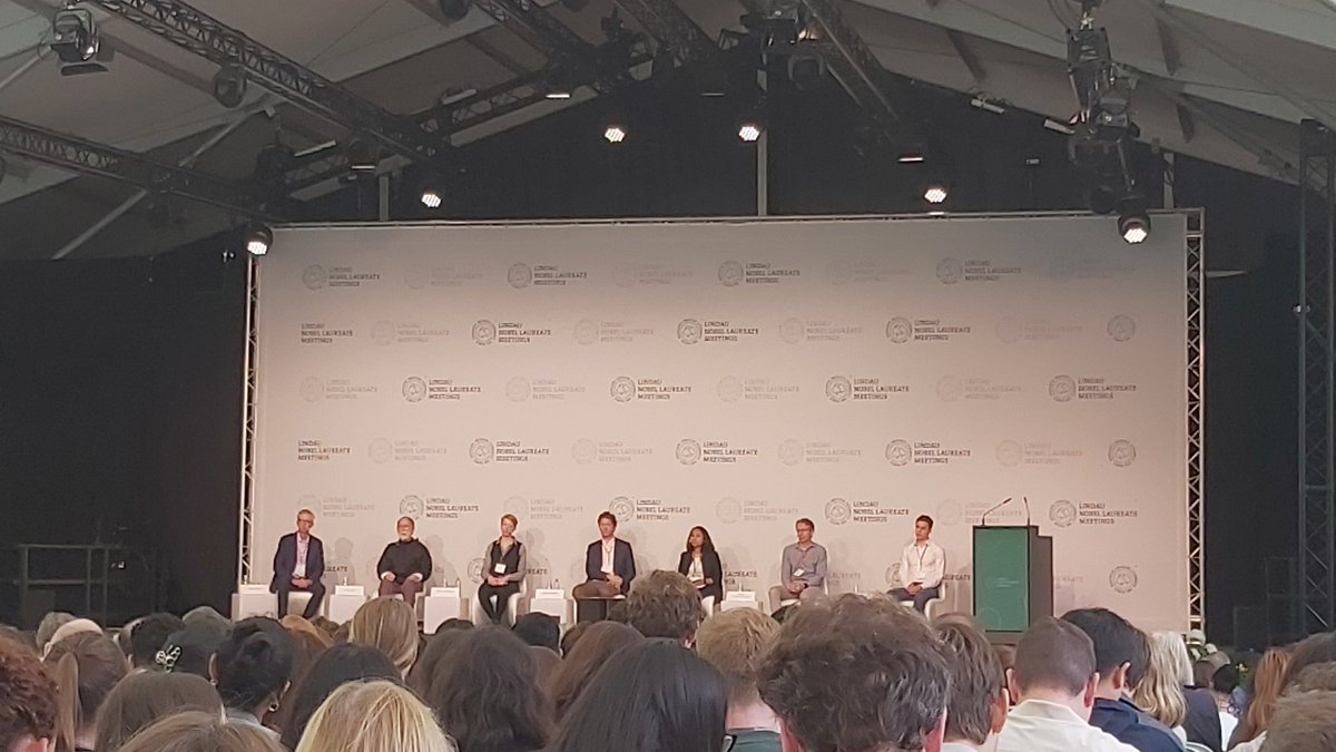"Climate change and its implications for health" - maybe one of the most important topics nowadays - discussed by international experts and young scientists at #LINO23.
Underlining the importance of sustainability and biomedical research within <a href="/CIBSS_UniFR/">CIBSS</a> and <a href="/UniFreiburg/">Universität Freiburg</a>