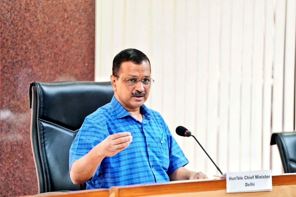 AamAadmiParty's tweet photo. CM @ArvindKejriwal जी ने आज DJB के साथ नियमित समीक्षा बैठक की।

🔹DJB कुछ चुनिंदा इलाक़ों में आ रही गंदे पानी की समस्या को ख़त्म करेगा

🔹DJB आधुनिक तकनीक जैसे Helium Gas एवं अत्याधुनिक कैमरों का इस्तेमाल करेगा

🔹Pipeline Leakage के बारे में पता लगाकर उसका स्थाई समाधान करेगा

मुख्यमंत्��ी केजरीवाल जी का निर्देश-
साफ़ और स्वच्छ पानी की सप्लाई देने के लिए पैसे की कोई कमी नहीं रहनी चाहिए