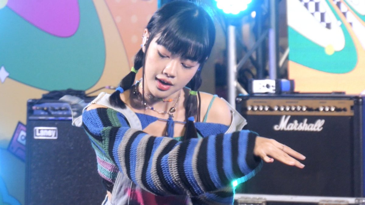 orenoidol2's tweet photo. Pimma PiXXiE - NOT BAD [Fancam] @ PUFF - POP UP FUN FEST At Samyan Mitrtown

Fancam พิมมาผมดำก่อนไปเป็นฝรั่งหัวทอง 💙🖤😂

https://t.co/0WiDHPHm1e

#PiXXiE  #Pimma_PiXXiE #NOTBAD 
#POPUPFUNFEST https://t.co/TckQStHe05