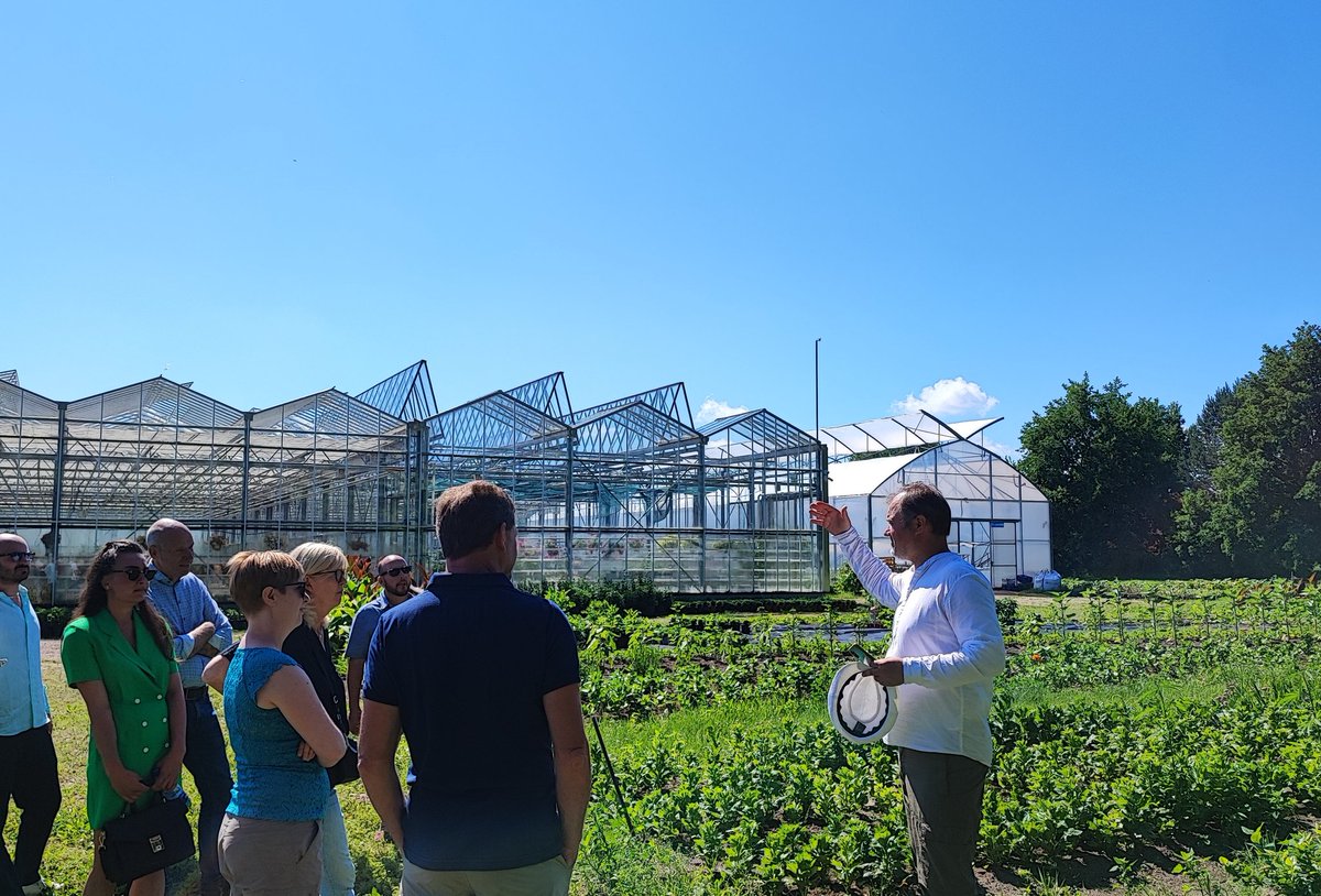 Manon_agri's tweet image. Day 2 of the @COPACOGECA WP on #Flowers &amp;amp; #OrnamentalPlants in 🇱🇻.
Visit of Bulduri Technical University where future horticulture technicians learn micropropagation of plant tissue cultures.
Students spend large part of their study time in labs and modern greenhouses ⬇️.