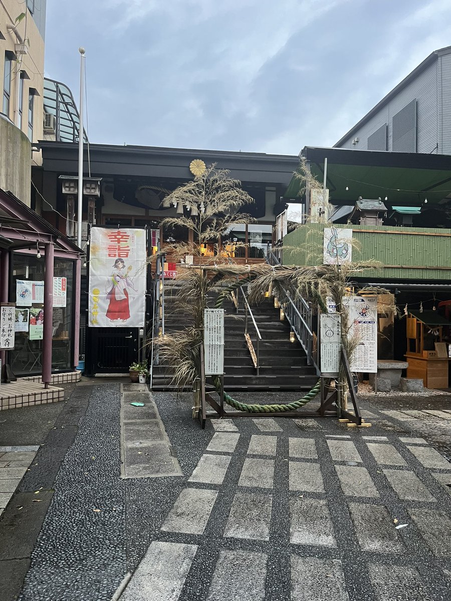 通勤途中の神社で茅の輪くぐってきました。 https://t.co/cuuuisTP63