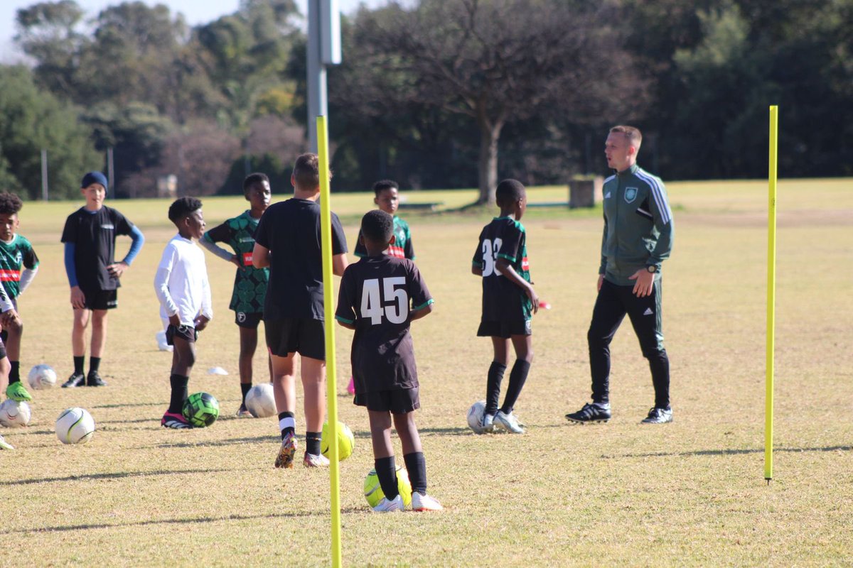 CelticSocAcad's tweet image. 🍀🇿🇦 Day 4 of an excellent week so far in Johannesburg with @transition_fc 🙌🏻

Today players focused on counter attacking all over the pitch &amp;amp; general attacking transition principles. Real improvement starting to show! 🍀

#CelticFC #TransitionFC