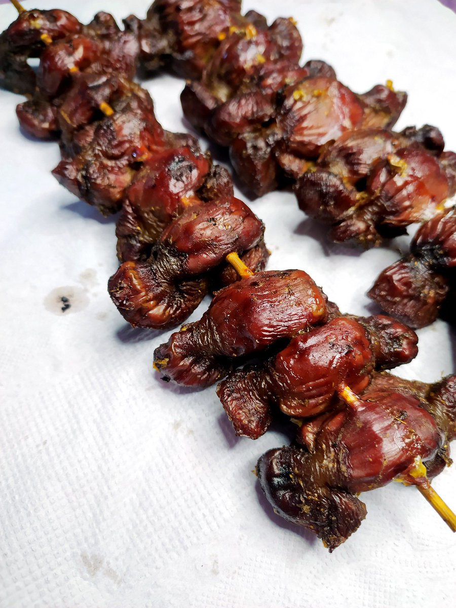 fumichouuu's tweet photo. - je vends la viande fumée : porc, poulet, bœuf, saucisses, gésiers. #ôfumoir 
- je vends le kilichi 
- je suis rédactrice de contenu web
- community manager quelque fois. https://t.co/ld99uXtIhx