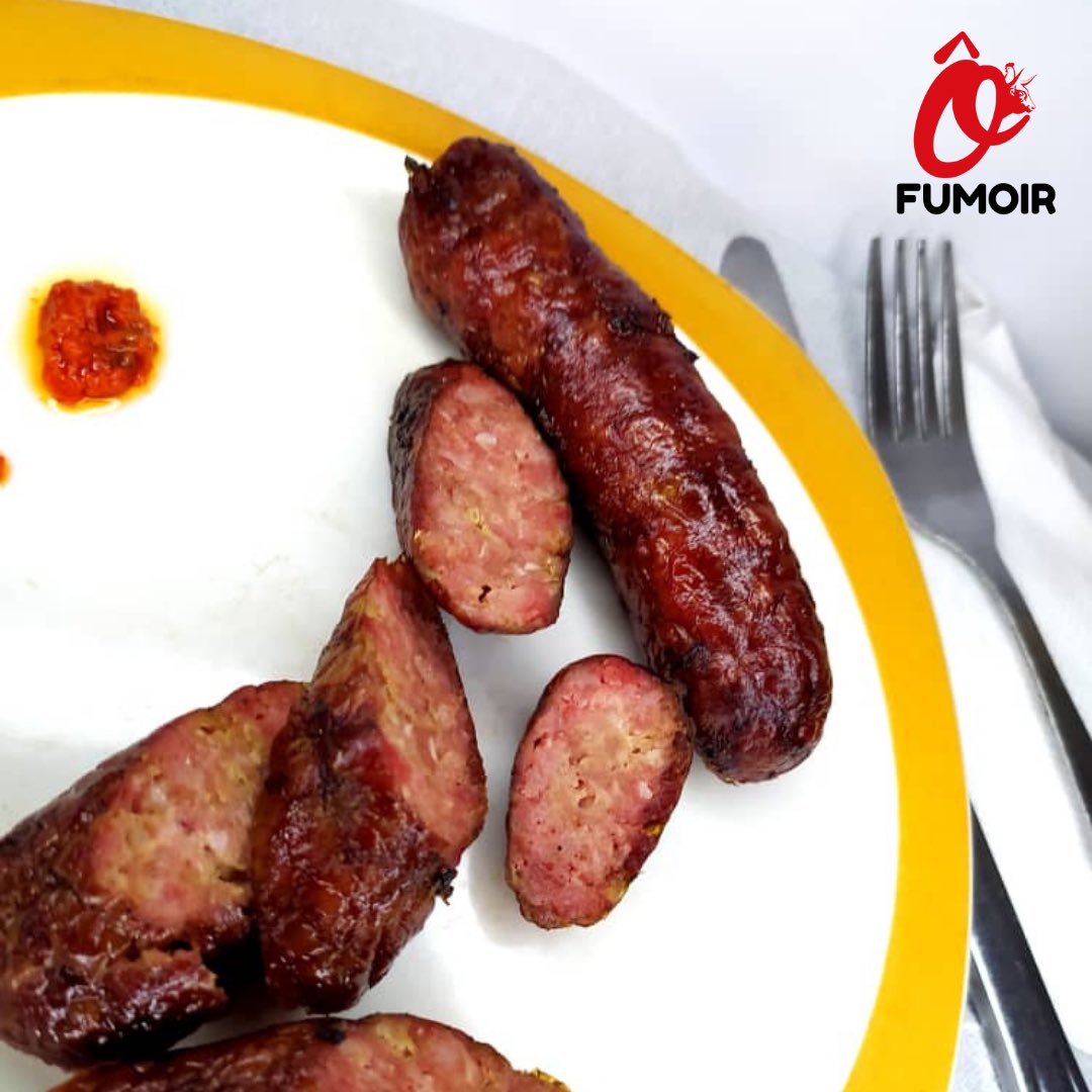 fumichouuu's tweet photo. - je vends la viande fumée : porc, poulet, bœuf, saucisses, gésiers. #ôfumoir 
- je vends le kilichi 
- je suis rédactrice de contenu web
- community manager quelque fois. https://t.co/ld99uXtIhx