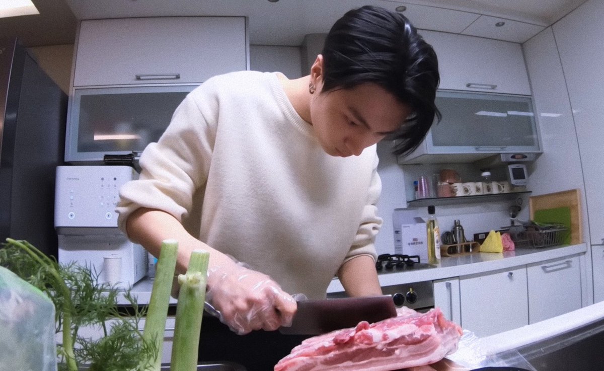 'this genre of jay' and it's a bunch of the most domestic photos of him cooking for enhypen