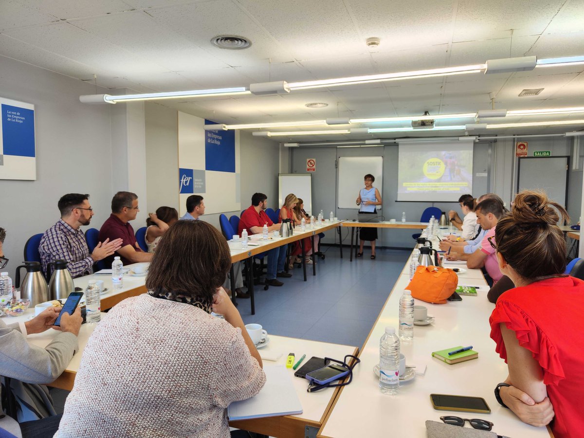 📢 "Las reglas de juego entre empresa y sus trabajadores han cambiado, quien más tarde se dé cuenta  más tiempo perderá en ser competitivo"  Ayer, con #FranciscaBenito. 🌏 en la #TransformationSchool 🌏¡Seguimos transformándonos con #SOSTIC! ¿Te unes?