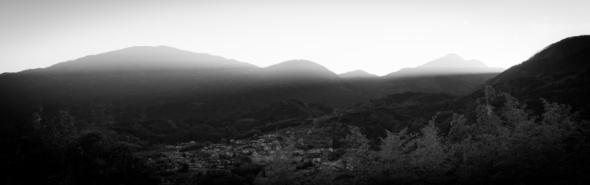 harryfurusato's tweet photo. Blinding ray.
眩い日差し。

#photography #blackandwhitephotography https://t.co/Il9GV6Y61j