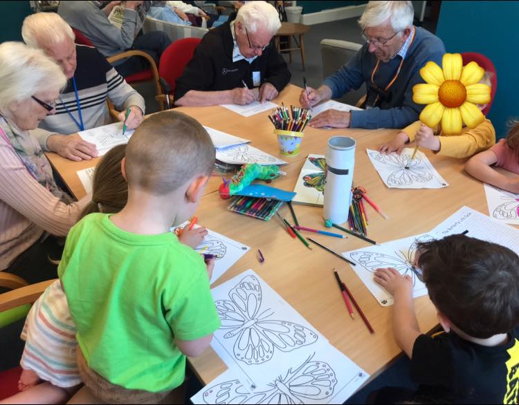 Intergenerational play has been shown to provide a wide variety of benefits to both children and adults🎉 Helping develop young minds and providing more social opportunities for our community members. We love seeing Jurassic Childcare and our Activity Club/Memory Cafe interact🤩