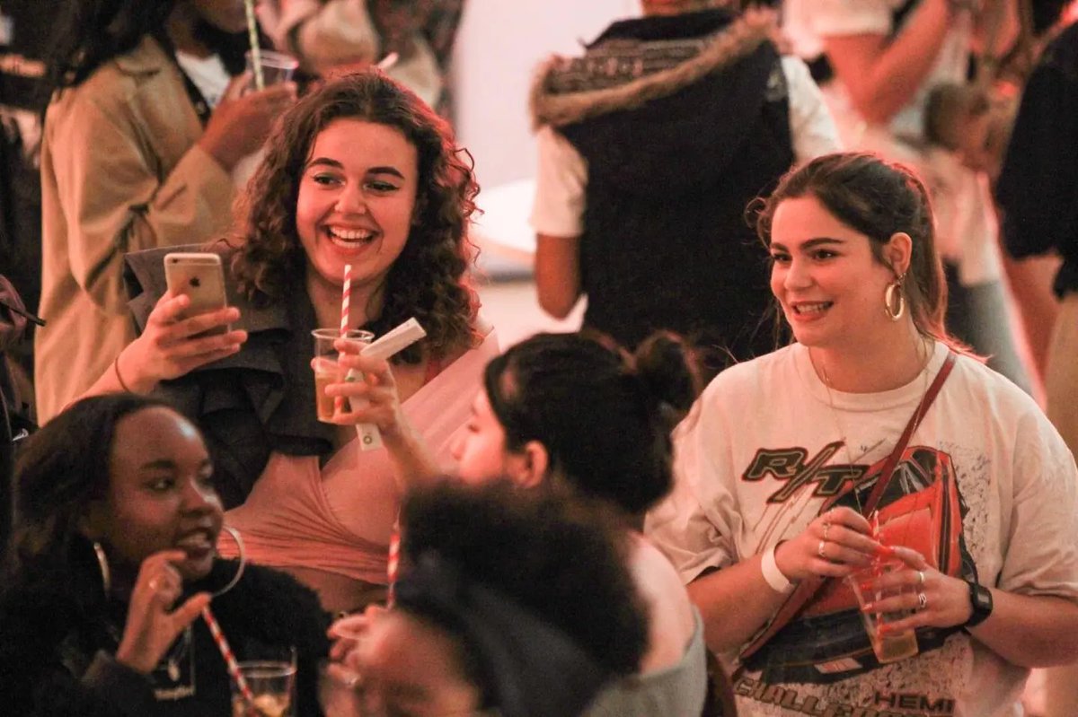 NPGLondon's tweet photo. Join us this Sunday for our Youth First Look – a celebratory day of FREE activities inspired by our new rehang for young people aged 14+ 😃
From 11.00 - 16.00.
Find out more 👉https://t.co/dQnB6RzSwW
📸 © Simon Mooney
#NationalPortraitGallery #FirstLookNPG https://t.co/ureZlcgzrM