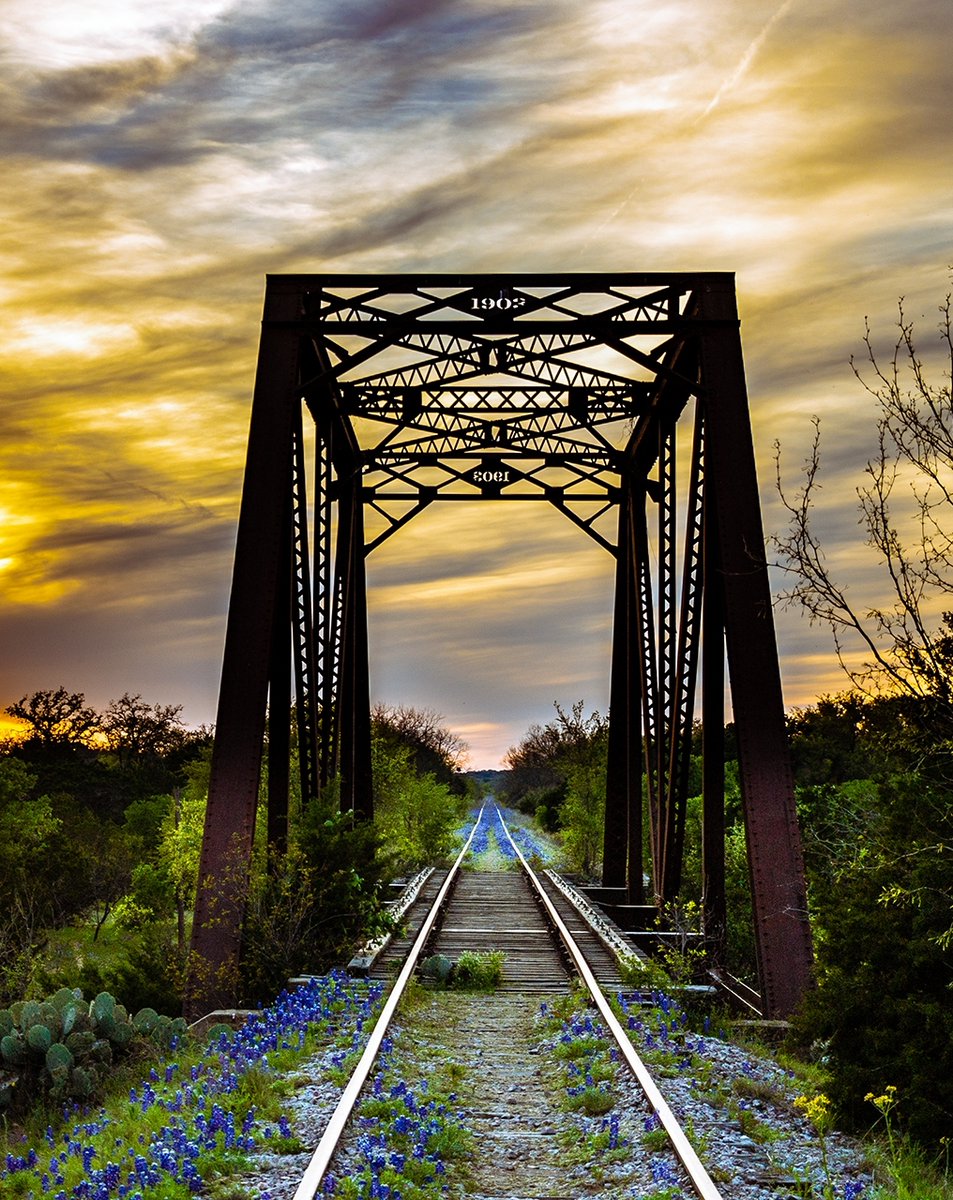 Bluebonnet Railroad Bridge at the sunset hour in Texas, USA

#nature #naturephotography #naturebeauty #scenic #photography