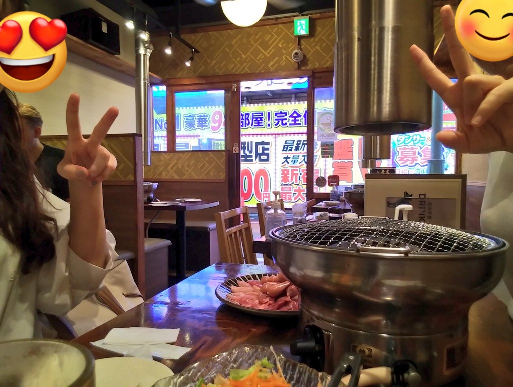 焼肉に白いトップスをきてくるはぐと松嶋(^^) https://t.co/JNvaKm2tDo