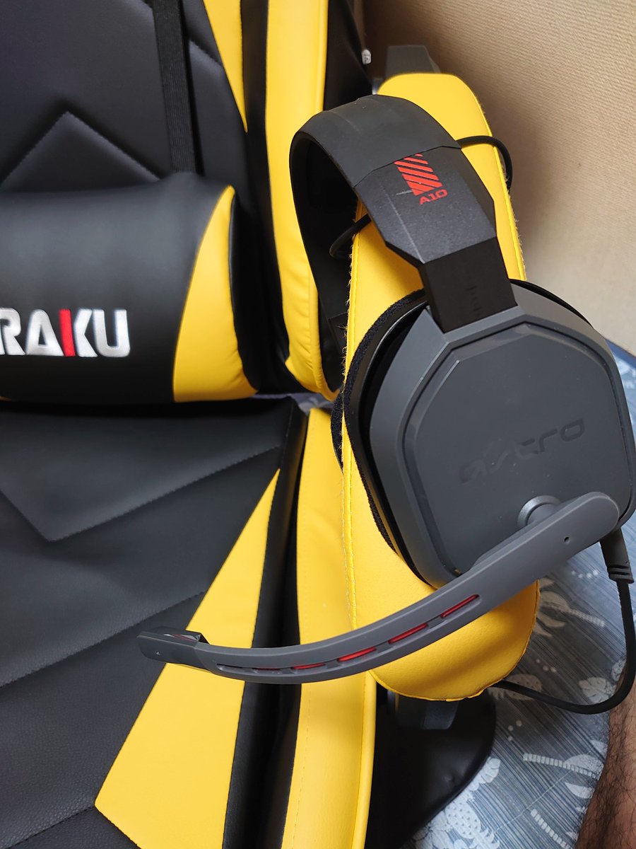 hussey_01's tweet image. 買っちゃった〜！
＃ゲーミング ＃ゲーミング座椅子 ＃RAKU