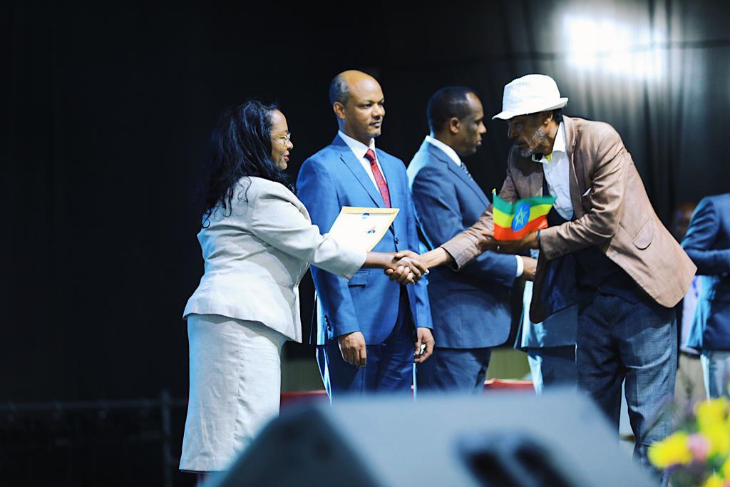 AdanechAbiebie's tweet photo. ገቢ እና የመኖሪያ ቦታ ታሳቢ ሳይደረግ ያላግባብ ከይዞታቸው አይፈናቀሉም። በከተማችን አርሶአደሮች በይዞታቸው ላይ ተጠቃሚ እንዳይሆኑ፣ ደላሎችን ጨምሮ በተለያዩ አካላት ሲጭበረበሩ እና በይዞታቸው የመጠቀም ህጋዊ መብታቸው ሲነፈግ የቆየ 2/4 https://t.co/SvRwcovxCq