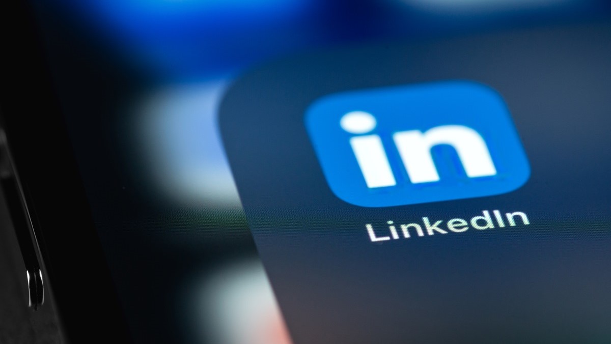 #LinkedIn revoit son algorithme : quels posts sont priorisés ? 

Selon Dan Roth, LinkedIn se retrouve aujourd’hui confronté à une problématique : la pandémie a brouillé les frontières entre le travail et la vie privée